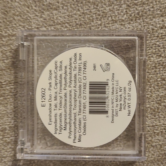 Eyeshadow - Picture 2 of 3